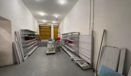 Prédio comercial em fase final de reforma. Ótimo para comércio, cursinhos, depósito ou galpão...