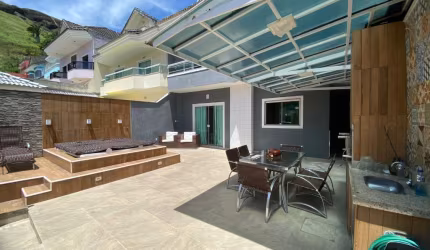 Excelente Casa em Condomínio Fechado 5 Quartos