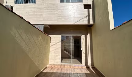 Alugo Linda Casa na Taquara Com 2 Quartos