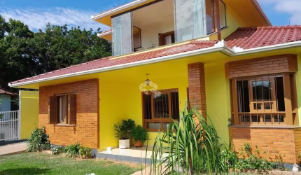 Bela residência em bairro nobre na Serra Gaúcha