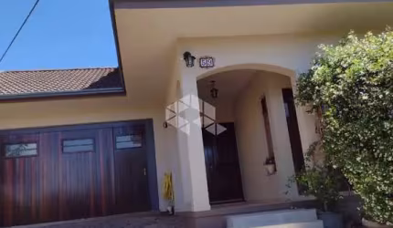 Excelente casa no Bairro Bavária