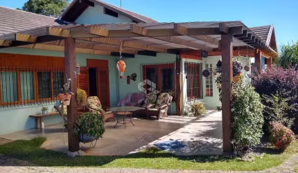 Casa residencial, plana, excelente posição solar, com aqueci.mento a gás em todos os cômodos.