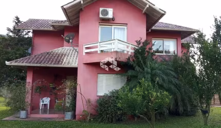 Sítio com 4 quartos, piscina, 4 vagas para verder por R$ 2.899.000,00