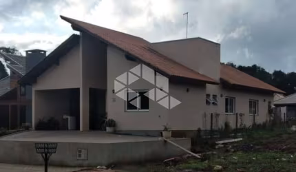 Casa alvenaria e quartos em Nova Petrópolis