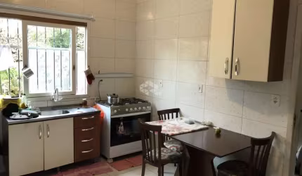 Casa com 03 três quartos a venda no bairro Piá