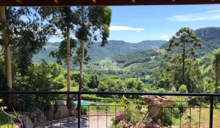 Belíssimo sitio com casa mobiliada