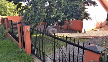 Bela casa de alvenaria com edícula aos fundos na Vila Germânia.