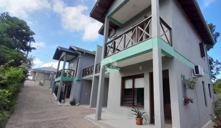 Casa sobrado cm 2 quartos