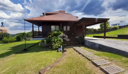 Casa mista com 3 quartos em Loteamento Fechado