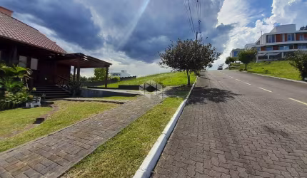 Casa mista com 3 quartos em Loteamento Fechado