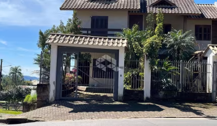 Sobrado com 2 quartos/dormitórios na Av. Germânia em Nova Petrópolis