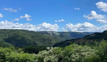 Sítio amplo com vista e casa.