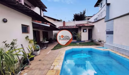 Casa de Esquina no Bom Clima – Piscina, Espaço Gourmet e 4 Suítes | Permuta