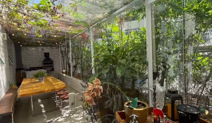Apartamento garden, 217 m², 2 suítes, na quadra da praia do José Menino.