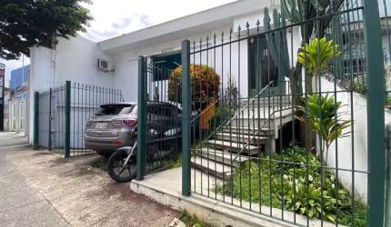 Espaço comercial com 186m² e estacionamento proprio, ao lado da estação Borba Gato