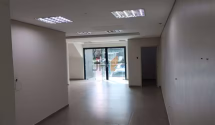 Prédio comercial com dois pisos de 150 m² no Sumaré, para locação