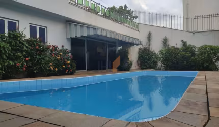 Casa com 426 m² para comércio ou residência na City Boaçava. Vende ou aluga