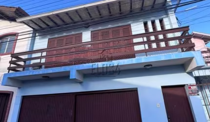 Casa comercial e ou residencial no bairro Centro