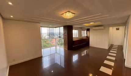 Apartamento amplo com ótima localização, no bairro Morro do Espelho.
