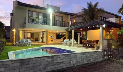 Casa à Venda em Privê Baia de Cupe com 230M², Porteira fechada.