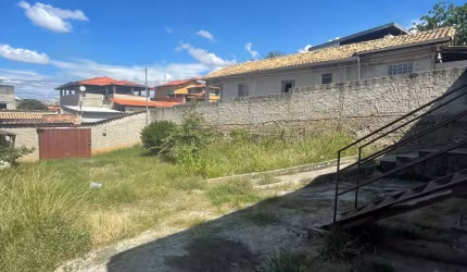 Ótimo *lote residencial* com *360 m², localizado em **São Cosme , Santa Luzia/MG, em uma **rua asfaltada* e com *infraestrutura  Completa*: