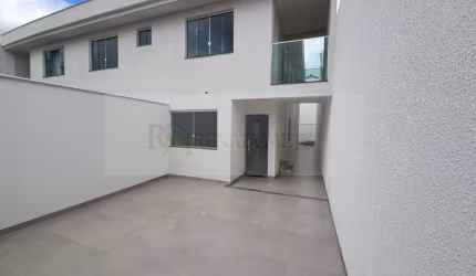 Casa Geminada Duplex  160m²  3 Quartos , 3 Banheiros ,Garagem pra 2 Carros / Bairro Planalto - Belo Horizonte