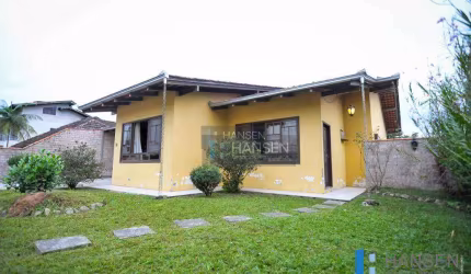 Casa com 1 suíte  + 2  dormitórios à venda, 180 m² por R$ 700.000 - Saguaçu - Joinville/SC