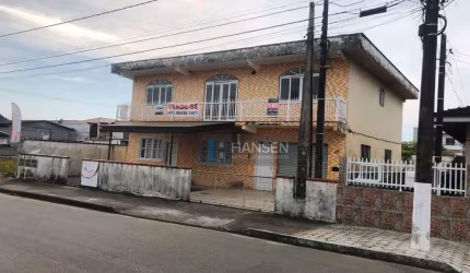 Sobrado com 3 Apartamentos à venda por R$ 700.000 - Fátima - Joinville/SC