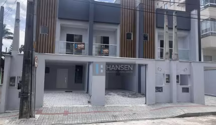 Sobrado com 3 dormitórios à venda, 194 m² por R$ 985.000,00 - Costa e Silva - Joinville/SC
