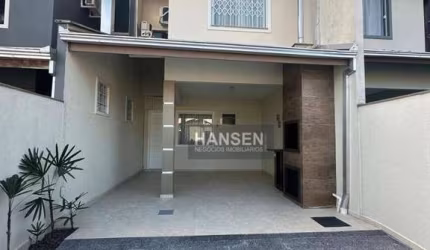 Casa com 3 dormitórios para alugar, 100 m² por R$ 2.668,33/mês - Petrópolis - Joinville/SC