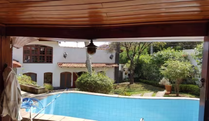 Casa de 3 suítes de 400m² com vaga de garagem - Parque Alves de Lima