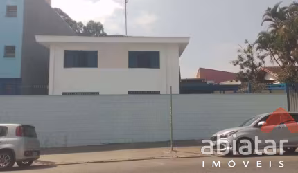 Prédio comercial de 260m² para locação.