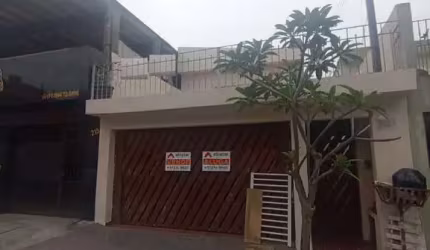 Sobrado à venda e para alugar  com 3 quartos e 2 vagas  no Parque Marabá - Taboão da Serra