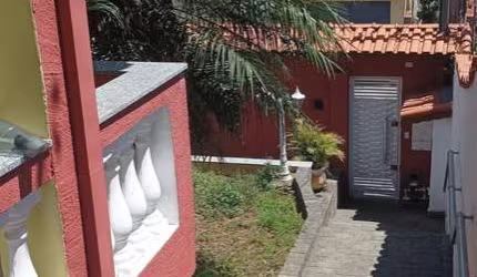 Casa 2 dormitórios, 250m de área, vaga de garagem, Parque Taboão - SP