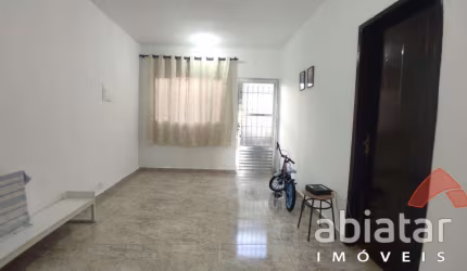 Casa com 4 dormitórios de 300m² com 2 vagas - Jardim Oliveiras