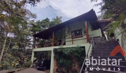 Casa com 4 suítes com 559m² de área construída - Condomínio Iolanda