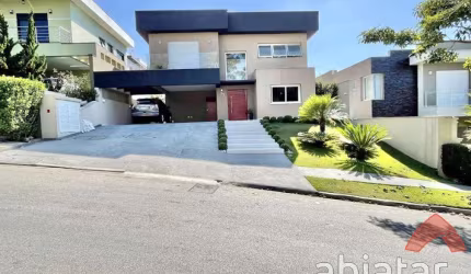 Casa de 507m² com 3 dormitórios com vaga para 3 carros - Paisagem Renoir