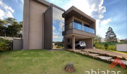 Casa com 584m² de 4 dormitórios com vaga de garagem -  Granja Viana