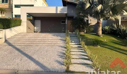 Casa de 3 dormitórios com 560m² com vaga - Jardim do Golf I