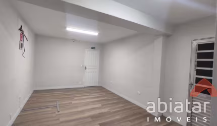 Sala 280 mts² comercial com 4 banheiros para locação na Kizaemon Takeuti - Taboão da Serra - SP