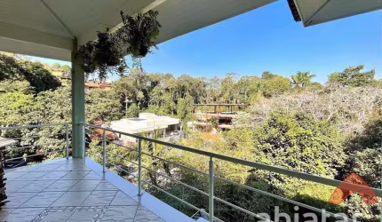 Casa de 1.000m² com 5 suítes com vaga para 6 carros - Altos de São Fernando