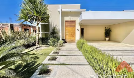 Casa de 494m² com 3 dormitórios com 4 vagas de garagem - Pitas