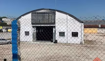 Galpão/Depósito/Armazém e 2 banheiros à Venda, 750 m² por R$ 13.994.990