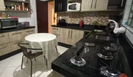 Casa à venda, 3 quartos e 2 vagas no Jardim Paraiso - Taboão da Serra -SP.