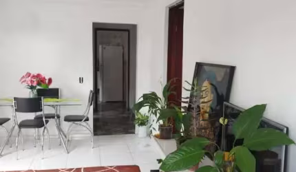 Casa com 3 dormitório com vagas