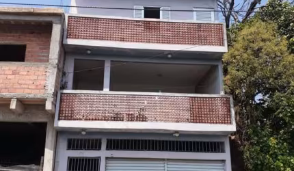 Sobrado de 3 Pavimentos no Jardim Mimas – Conforto e Excelente Localização