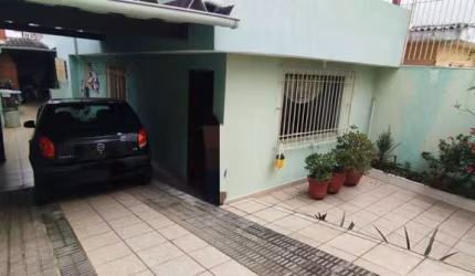 Sobrado à venda: espaçoso, charmoso, com churrasqueira e cozinha ampla!