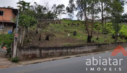 Terreno á venda com 2.036 m² de área total, em Embu das Artes;
