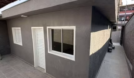 Casa térrea com 2 quartos vaga de garagem e edícula em Interlagos - São Paulo