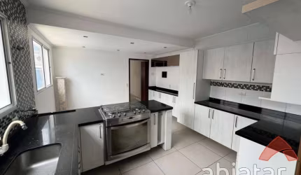 Casa à venda com 170m², 3 quartos e 2 vagas no Jardim Monte Alegre - Taboão da Serra.